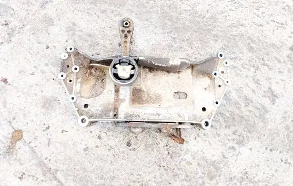 Volkswagen Touran I Front subframe