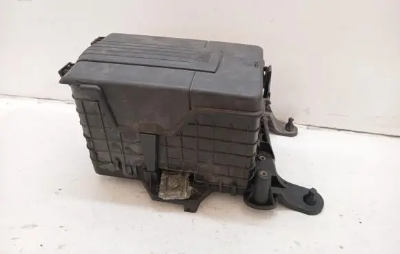 Volkswagen PASSAT B6 Battery tray 1K0915333C