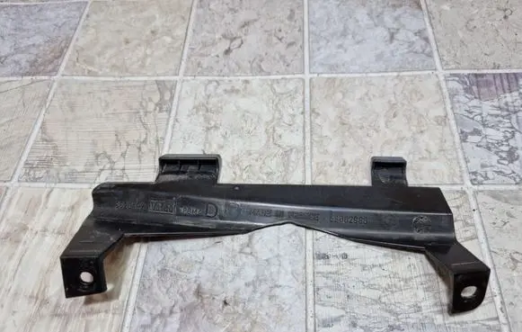 Volvo S60 Headlight/headlamp mounting bracket 89002986