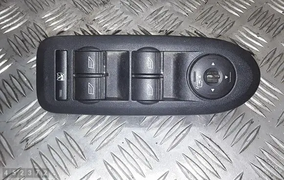 Ford Kuga I Electric window control switch 3s010020366