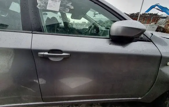 Subaru Impreza II Front door