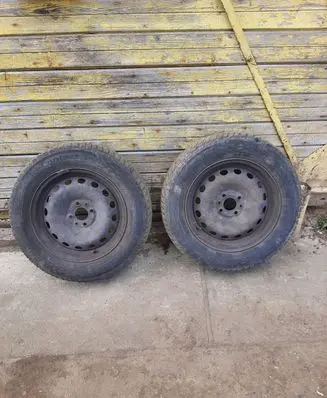 Fiat Bravo R15 winter/snow tires with studs 1956515
