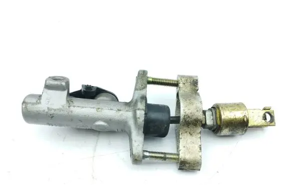 Toyota RAV 4 (XA20) Clutch master cylinder