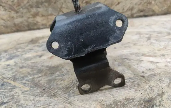 Jaguar XJS Rear differential mounting bracket 