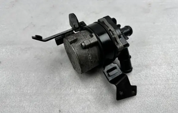 Audi A8 S8 D4 4H Electric auxiliary coolant/water pump 8K0965567