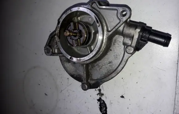 Audi A6 S6 C6 4F Vacuum pump