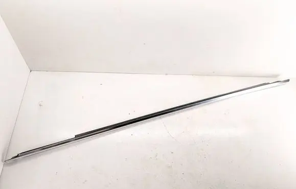 Mercedes-Benz GLB X247 Front door glass trim molding 10160017771