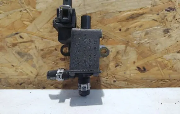Audi TT Mk1 Vacuum valve 026906283H