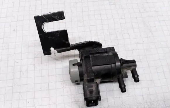 Audi A6 S6 C5 4B Turbo solenoid valve 1J0906283A
