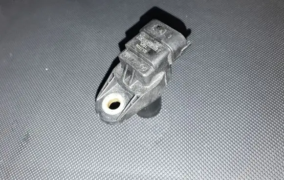 Mercedes-Benz C W203 Camshaft speed sensor A0051531328