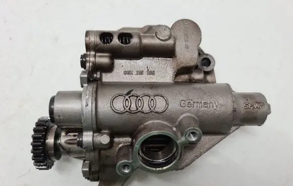 Audi A5 8T 8F Oil pump 06H115105