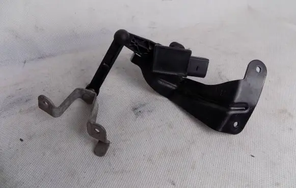 Audi A3 8Y Rear air suspension level height sensor 5WA907127 5WA512521A