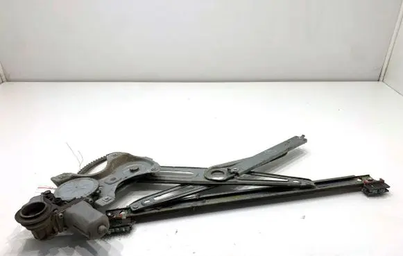 Toyota Yaris Front door window regulator with motor 