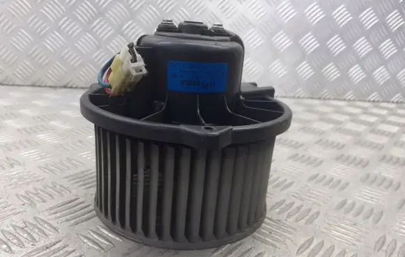 Mitsubishi Space Star Front door blower motor 016070-0250