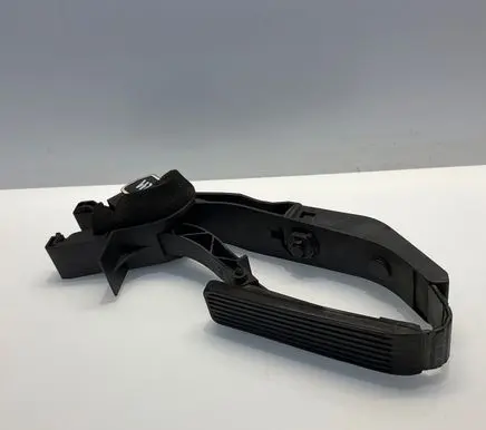 Mercedes-Benz E W211 Accelerator throttle pedal A2113000404 2113000404