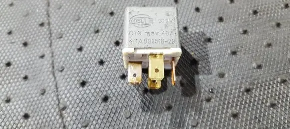 Volkswagen Transporter - Caravelle T4 Other relay 141951253B 4RA00510-29