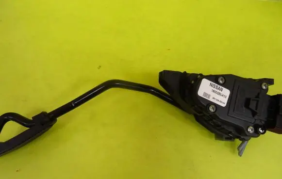 Nissan Almera N16 Accelerator throttle pedal 18002AU410