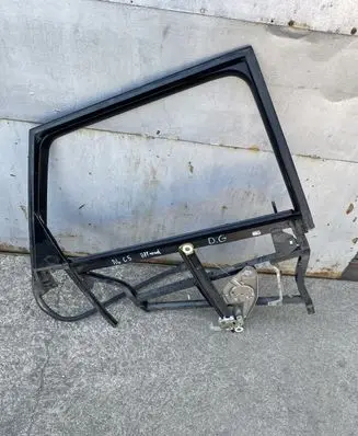Rear door manual window regulator