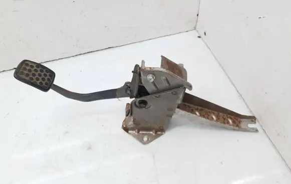 Daihatsu Sirion Brake pedal