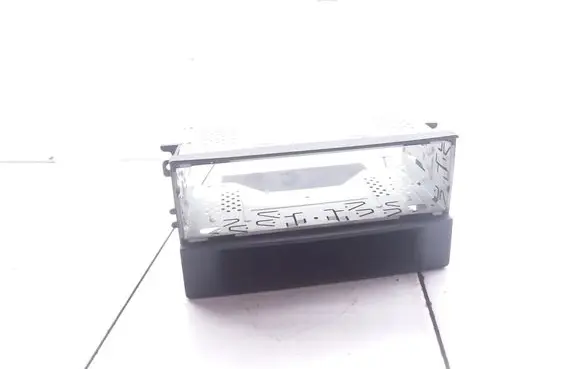 KIA Sorento Radio/GPS head unit trim 062613