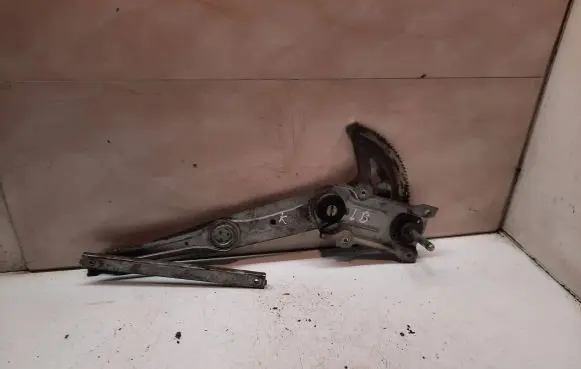 Rear door manual window regulator