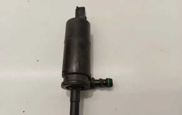 Skoda Octavia Mk2 (1Z) Headlight washer pump 3B7955681