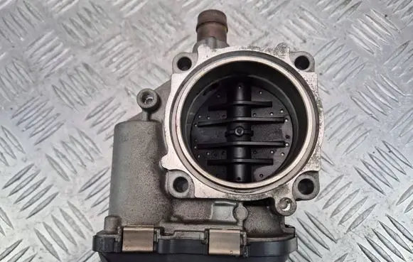 BMW X1 E84 Throttle valve 7588625 1570001303 A2C53355204