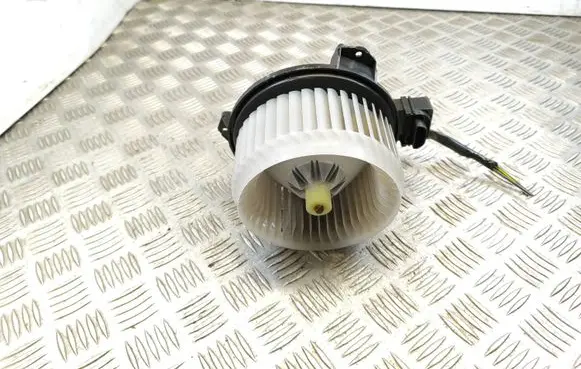 Suzuki Swift II Heater fan/blower 6T13AV1371