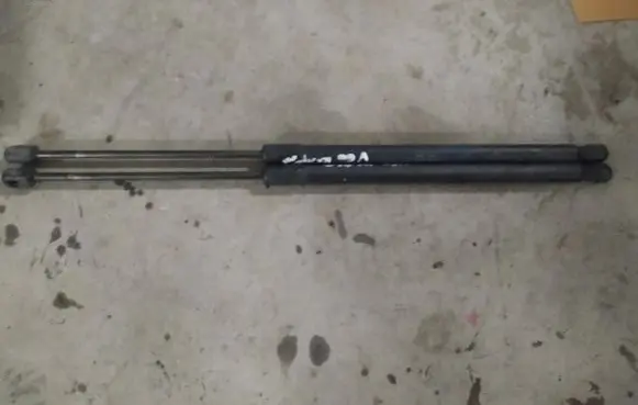 Volvo V60 Tailgate strut 