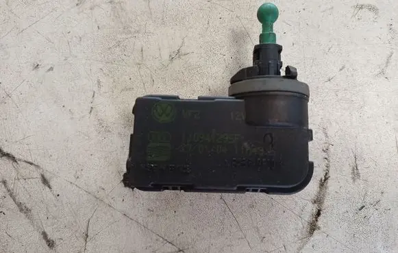 Volkswagen Golf V Headlight level adjustment motor 1J0941295F
