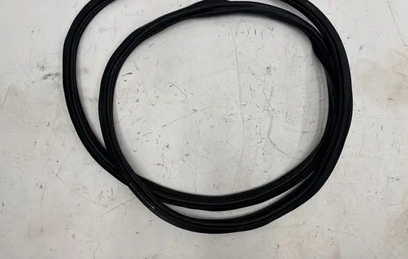 Porsche Cayenne (9Y0 9Y3) Rubber seal front coupe door 9Y3831721