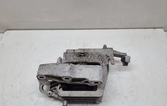 BMW 2 F46 Engine mount bracket 6875630