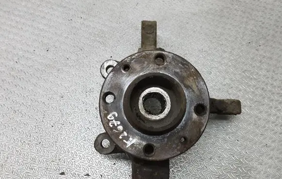 Nissan Note (E11) Front wheel hub spindle knuckle