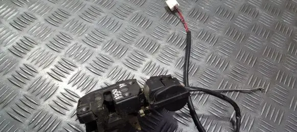 Mazda 323 F Front door lock