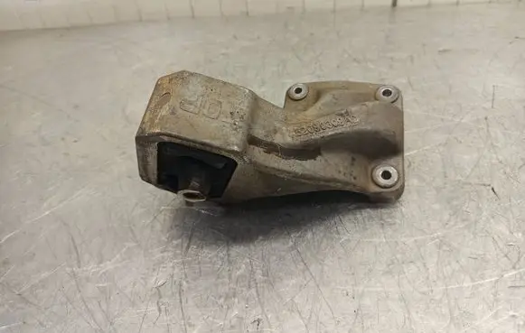 Jeep Grand Cherokee (WK) Engine mount bracket 52090309AD