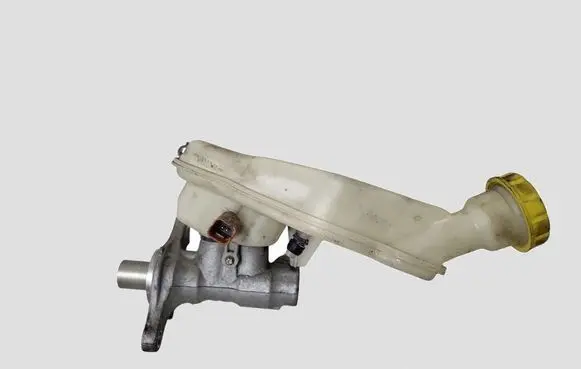 Peugeot 208 I Master brake cylinder 32069745