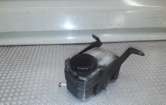 Toyota Previa (XR30, XR40) II Brake fluid reservoir 13231140360