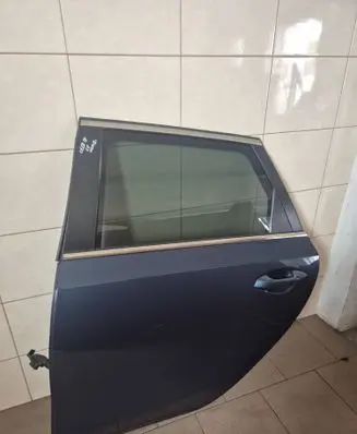 KIA Ceed Rear door