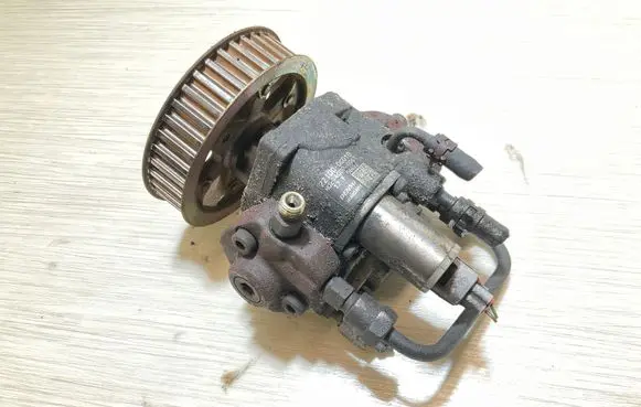 Toyota Avensis T250 Fuel injection high pressure pump 221000G010