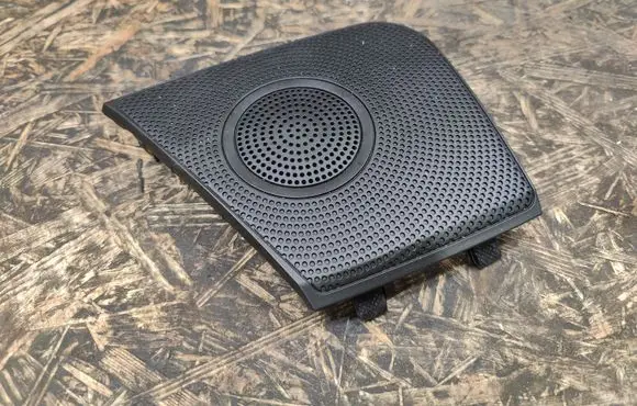 Side speaker trim/cover