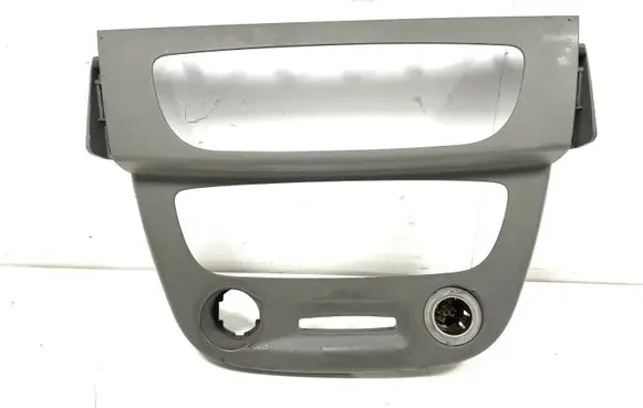 Renault Megane III Radio/GPS head unit trim 682600003R 40334M 00967