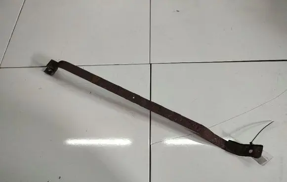 Fuel tank mounting bracket