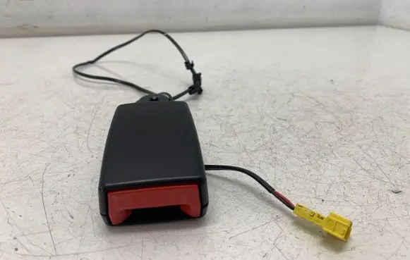 Renault Twingo III Front seatbelt buckle A4538603185