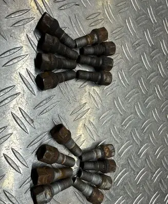 Peugeot 208 I Nuts/bolts 