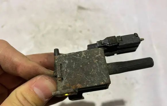 Mercedes-Benz E W210 Turbo solenoid valve a0015408897 0015408897