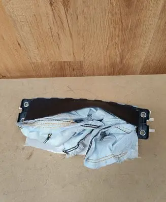 Knee airbag