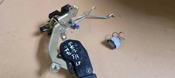 Suzuki Ignis Front door lock 8220280G11 8220280G20