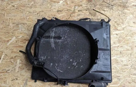 Mitsubishi Pajero Coolant radiator MR404894 MR497044