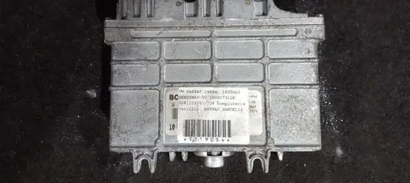 Volkswagen PASSAT B4 Engine control unit/module 1H0907311P