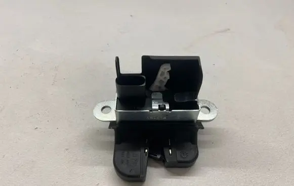 Volkswagen Golf VII Tailgate/trunk/boot lock/catch/latch 5g6827505